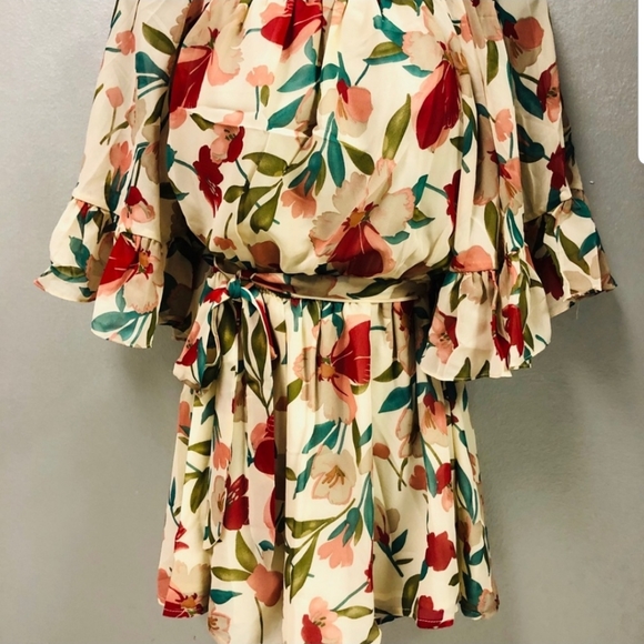 #21 🦋🆕️🆕️ SUPER CUTE Romper w/ tie belt‼😍 - Picture 2 of 3